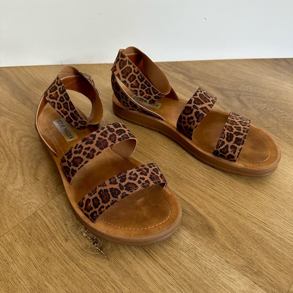 Steve Madden Raffy animal print elastic strap sandal, size 8